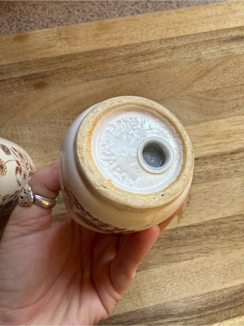 1970 Gardenia Stoneware Salt & Pepper Shakers Set - Picture 4 of 4